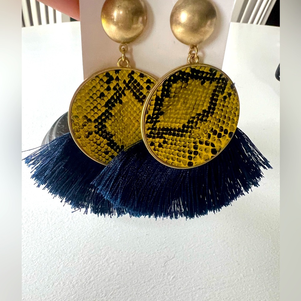 Navy gold and yellow boutique earrings. Smoke free home.